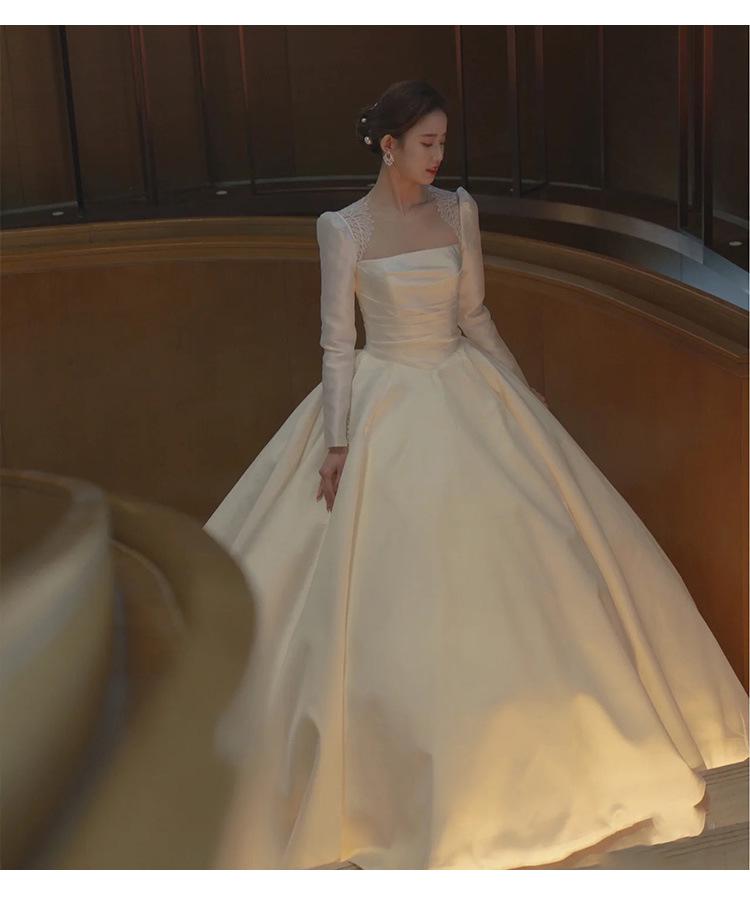 Elegant Backless Satin Wedding Gown - Vintage French-Inspired Long Sleeve Dress
