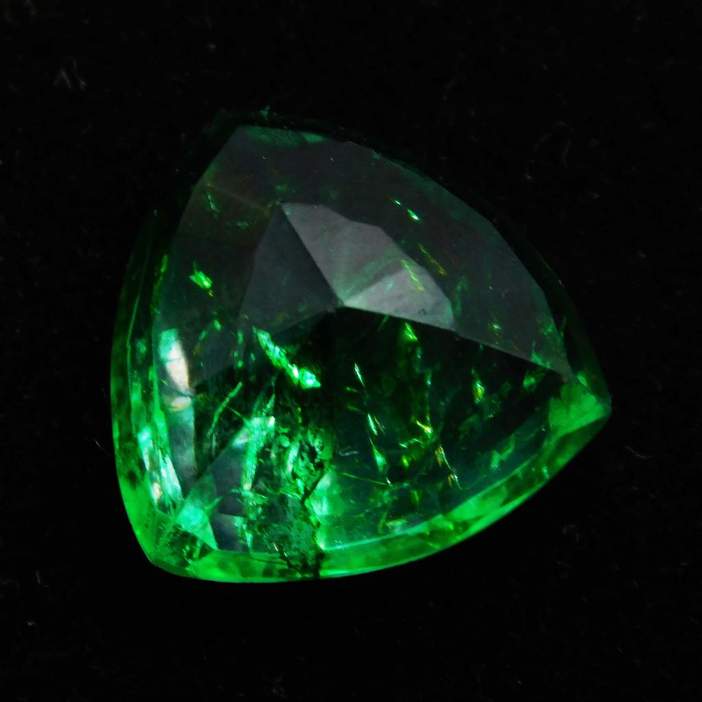 Natural Green Emerald Loose Gemstone 8 ct Certifeid Colombian Trillion Cut for Jewelry Designs