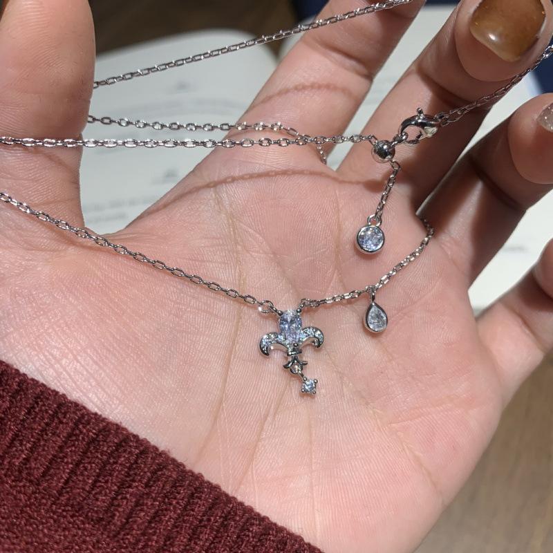 Mittelalterliche Halskette mit Diamant-Iris aus Kohlenstoffstahl, Damen, Nischendesign, ausziehbare Schlüsselbeinkette zum Schieben und Ziehen, hochwertige Accessoires