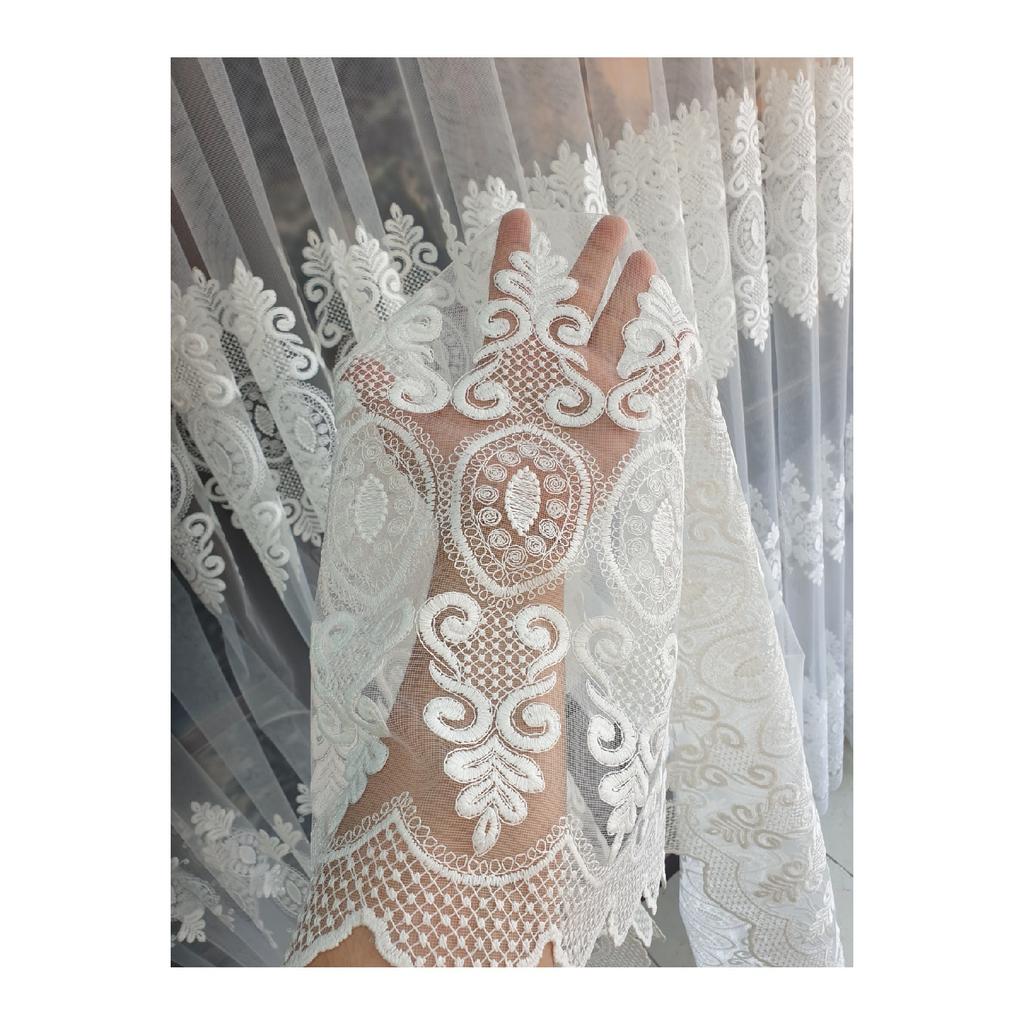 Luxusní tylová záclonová výšivka 1 Zpracování bílá barva 1e2,5 normální vlas