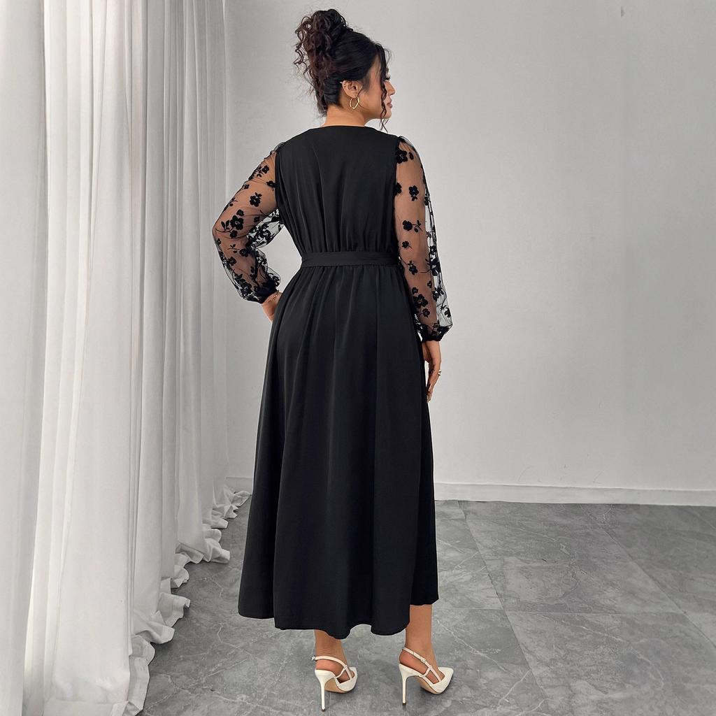 High-waisted Plus-size Dress for Autumn and Winter V-neck Lace Long-sleeved Lace-up Dress for Women