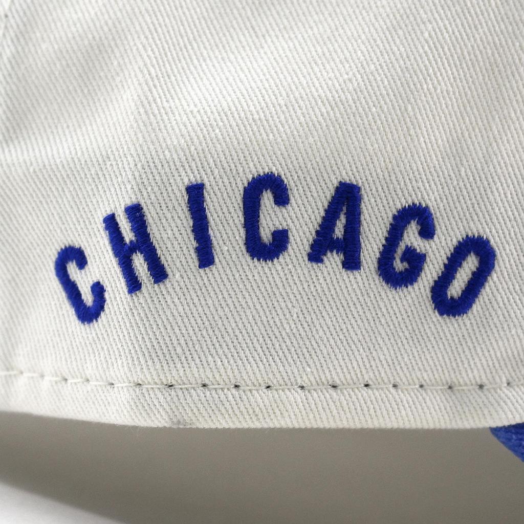 New Era 9TWENTY Strapback Chicago Cubs MLB Classic Sidescript Strapback Cap In Low Cream. Profile.