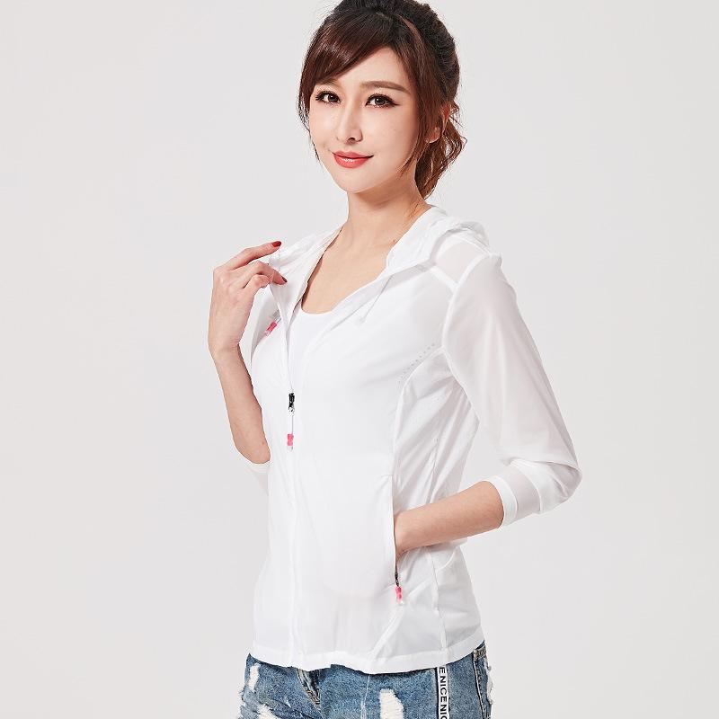 Lightweight Breathable Sun Protection Jacket for Men & Women: Comfortable & Trendy Outdoor Skin Wear