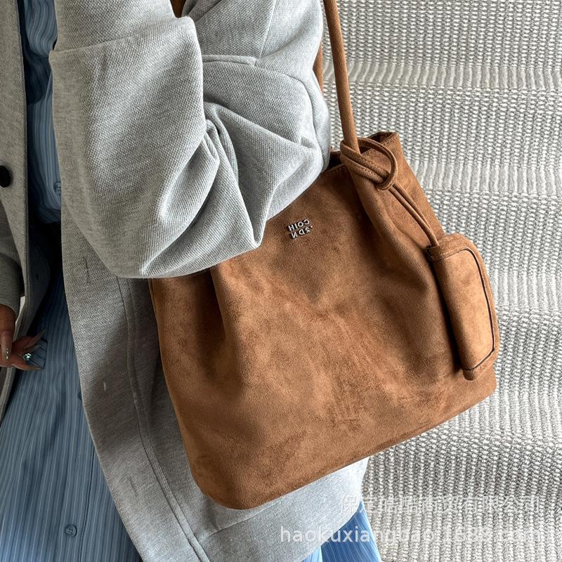 Large-capacity bag women's autumn and winter versatile 2025 new retro texture shoulder bag casual work commuter tote bag