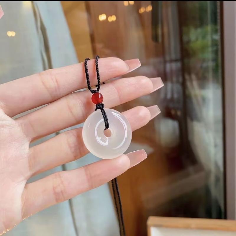 

White Safety Buckle Necklace Women s Pendant Guochao Temperament Versatile Handwoven Men s and Women s Safety Necklace