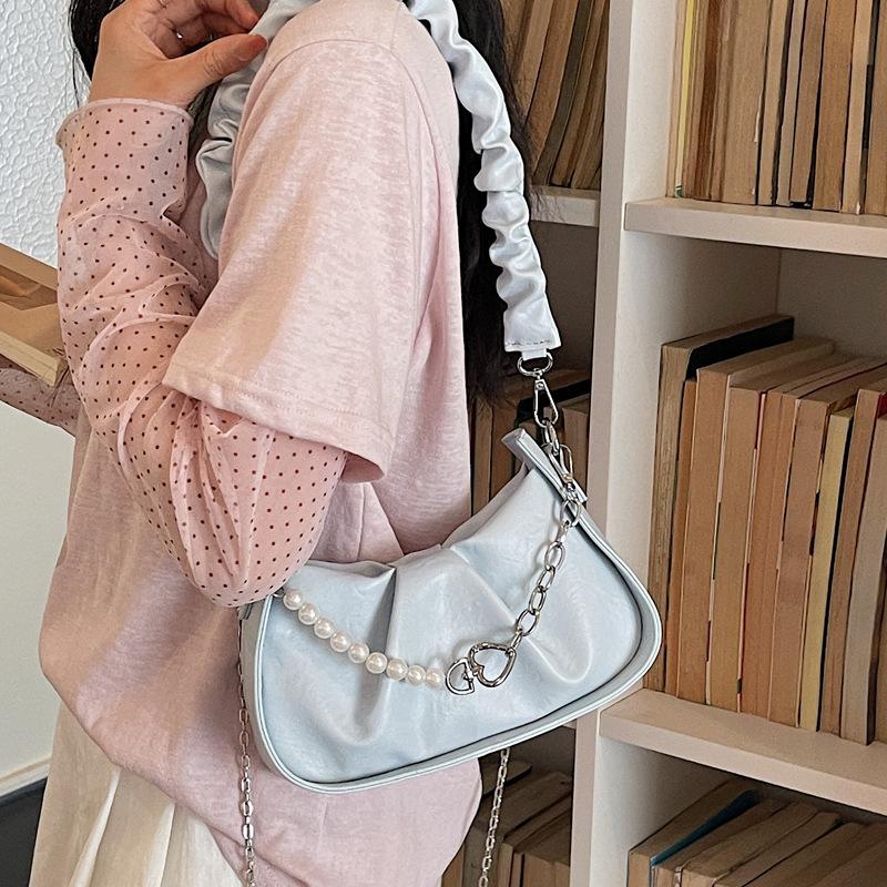 Folded Cloud-shaped Design for A Bag. Women's Fashionable Bag for The Armpit. Single Shoulder Strap Crossbody Bag.