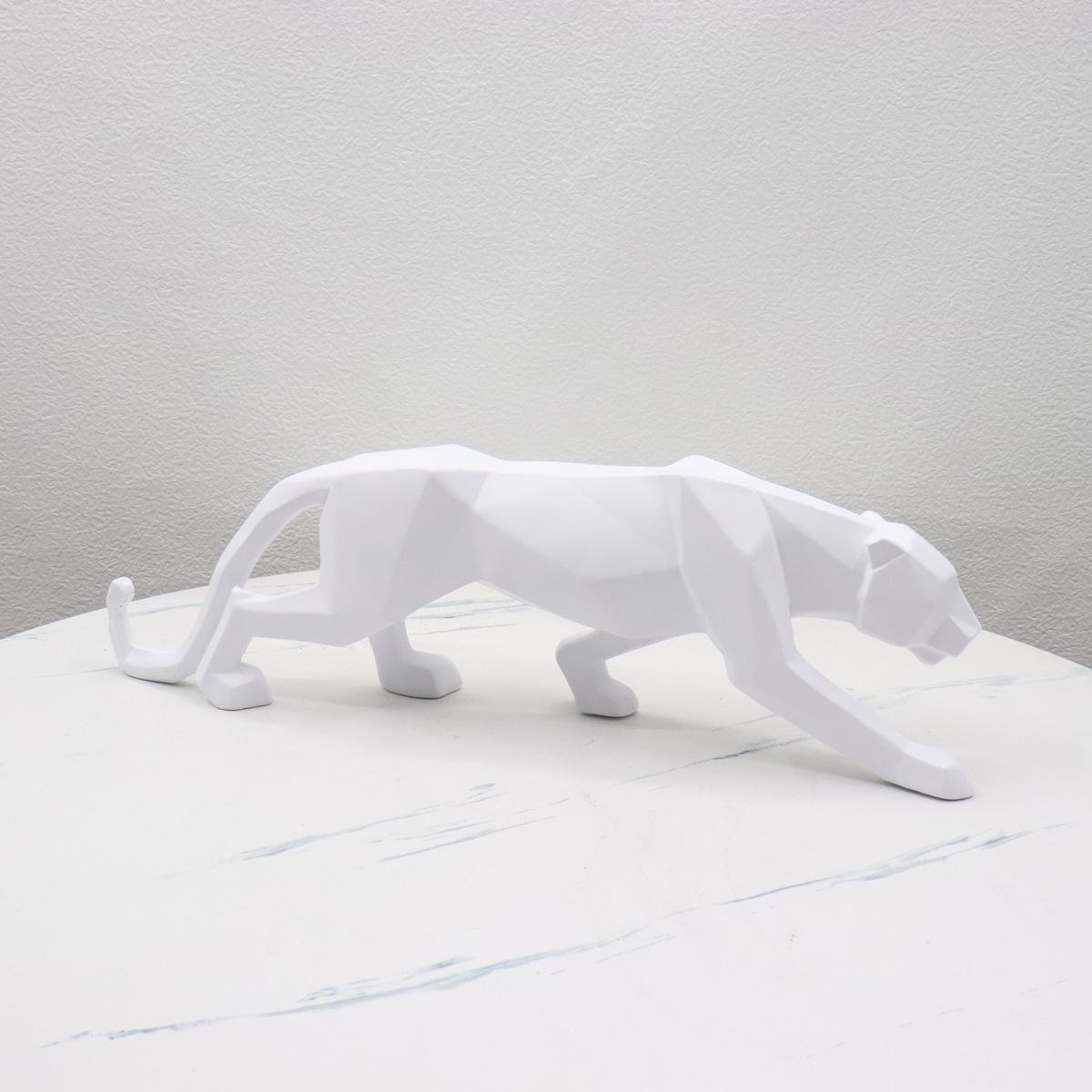 

Geometric Leopard Figurine: Creative Resin Decor for Bedroom and Living Room
