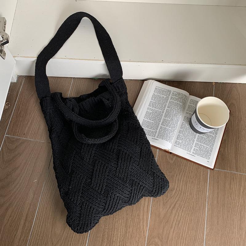 

2024 new handbag retro bag women s bag versatile messenger bag woven bag large capacity tote bag tide чорний