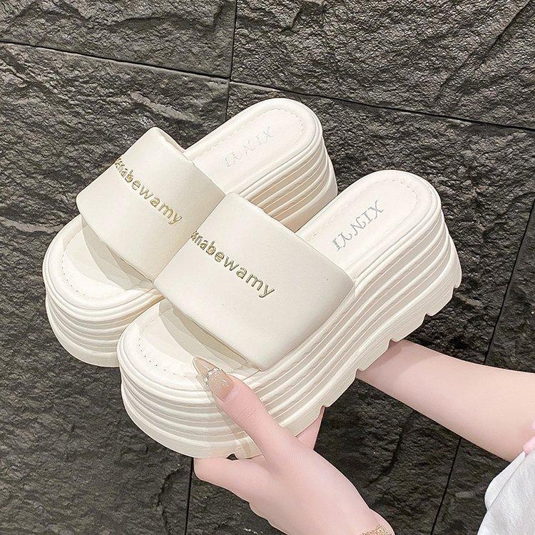 Platform beach slippers women's 2025 summer new casual outer wear sandals muffin one-word high heel