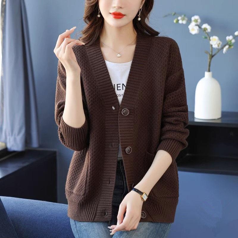 Dámská jarní a podzimní krátká pletená bunda Žena středního a staršího věku Volný zahuštěný pletený svetr s kapucí, halenka