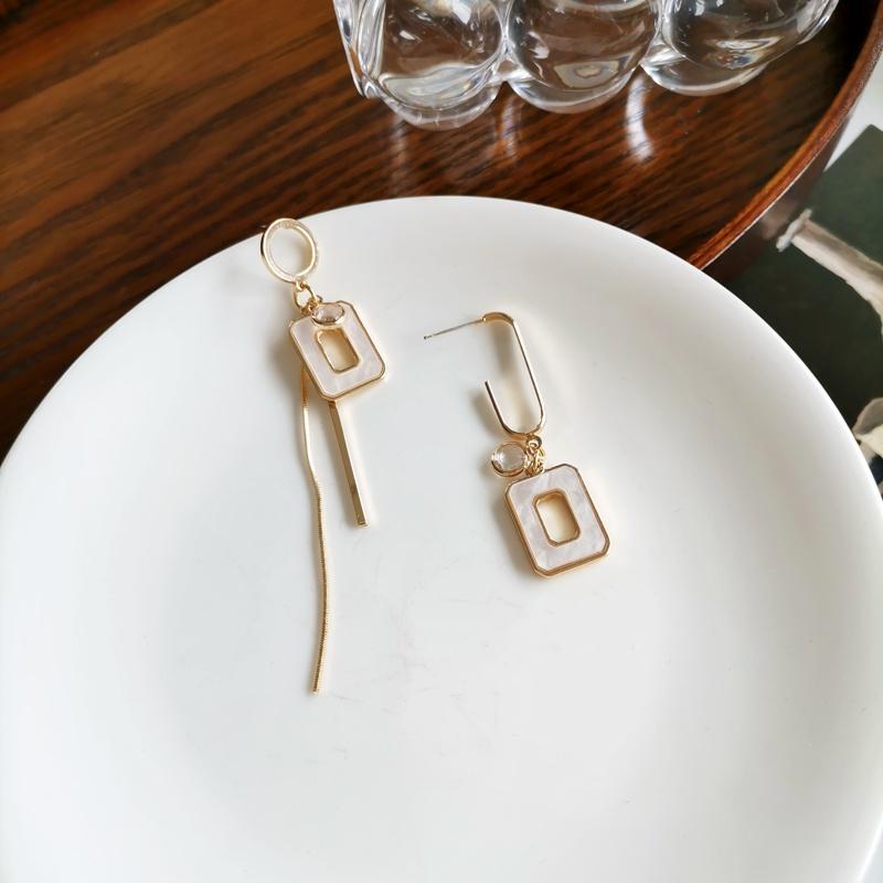 1 Pair Fashion Statement Earrings New Design Gold Plating Asymmetrical Drop Earrings For Girls Ladies Gifts