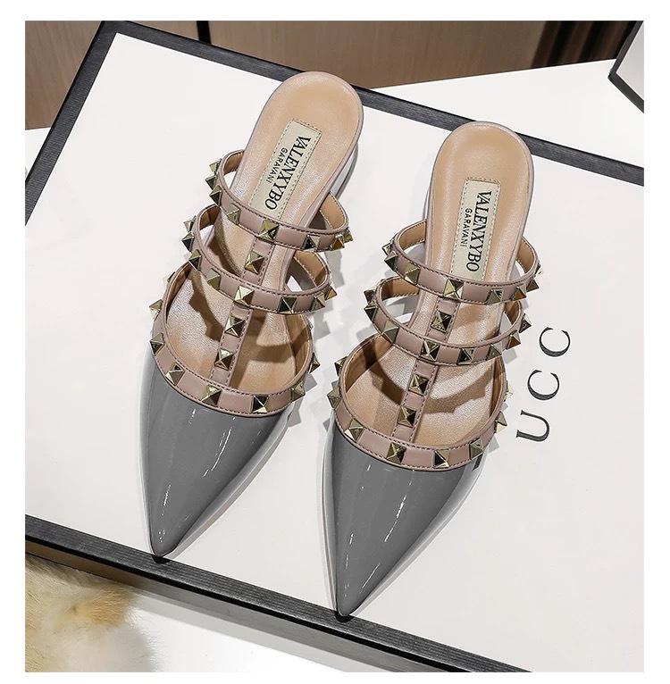 

Новые крутые шлепанцы с острыми заклепками, женская уличная обувь, толстый каблук, средний каблук, с закрытым носком, полушлепанцы, нюдовые модные сандалии, лето 40