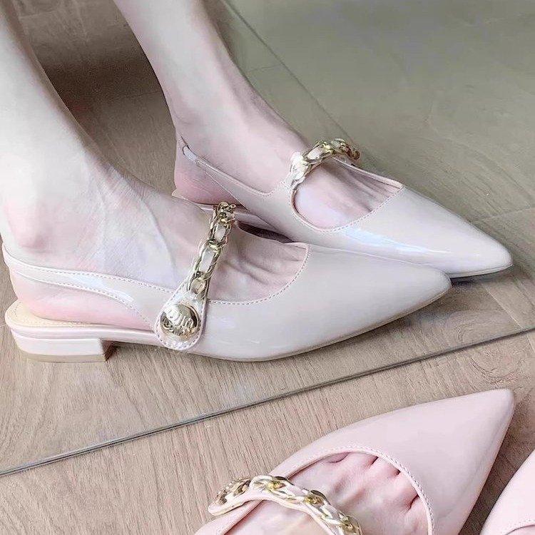 Xiaoxiangfeng single shoes 2025 new nude pointed metal one-word strap rear strap light mouth flat shoes women's low heel