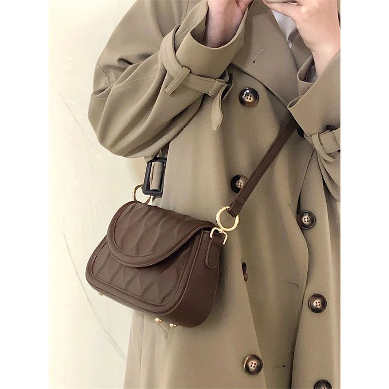 

French niche design underarm bag women s autumn and winter new handbag high-grade texture single shoulder oblique span bag tide bag + shoulder strap коричневый