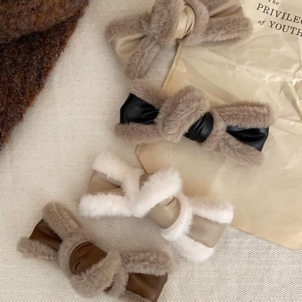 

Жіноча шпилька для волосся з хутром у вигляді банта з стрічки beige