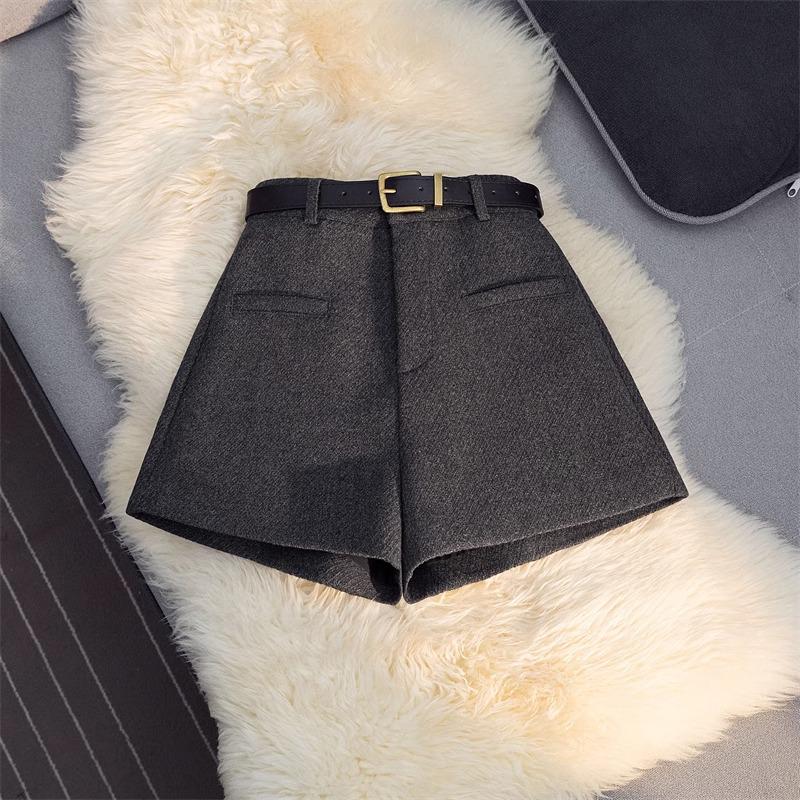 2024 Autumn/Winter Petite Women's Gray Woolen High-Waist A-Line Shorts: Versatile, Slim, Wide-Leg Design