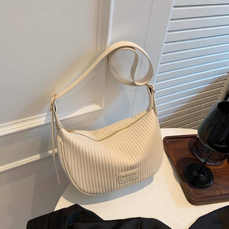 2024 Новая весенняя уличная мода Повседневная легкая мятая сумка-пельмень Женская сумка