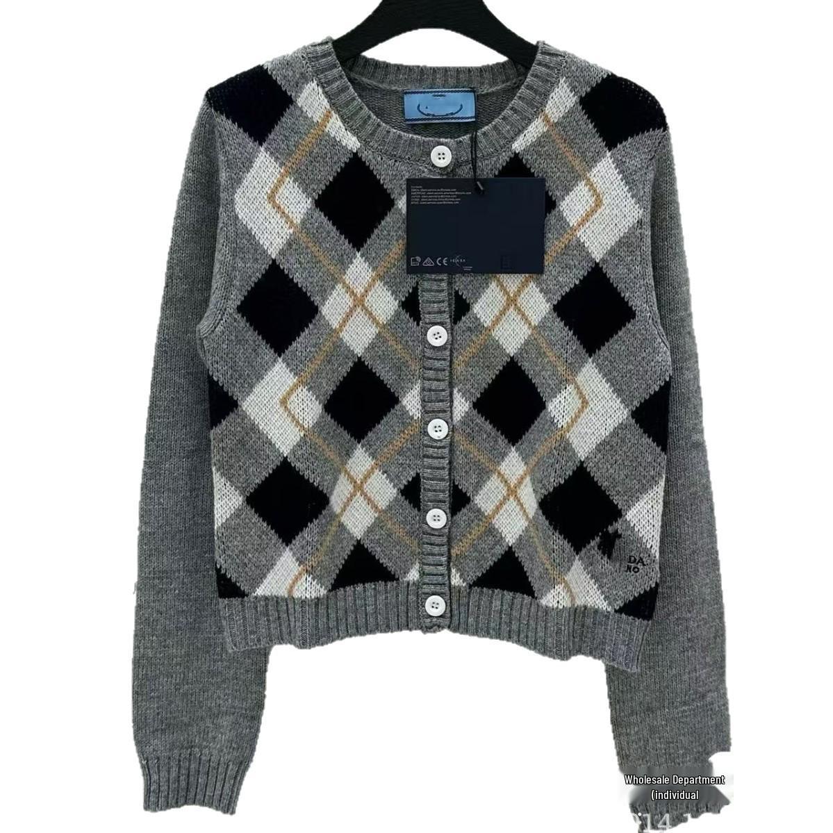 

Свитер Nanyou High Preppy с аргайлом и круглым вырезом - осенне-зимний трикотаж S