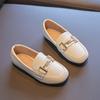 Neue Kinder-Einzelschuhe mit weicher Sohle