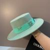 New Fedoras Women's Hat Flat Top Cap French Elegant Straw Hat Fedora Pearl Chain Hat Travel Beach Hat Panama Wide Brim Hat
