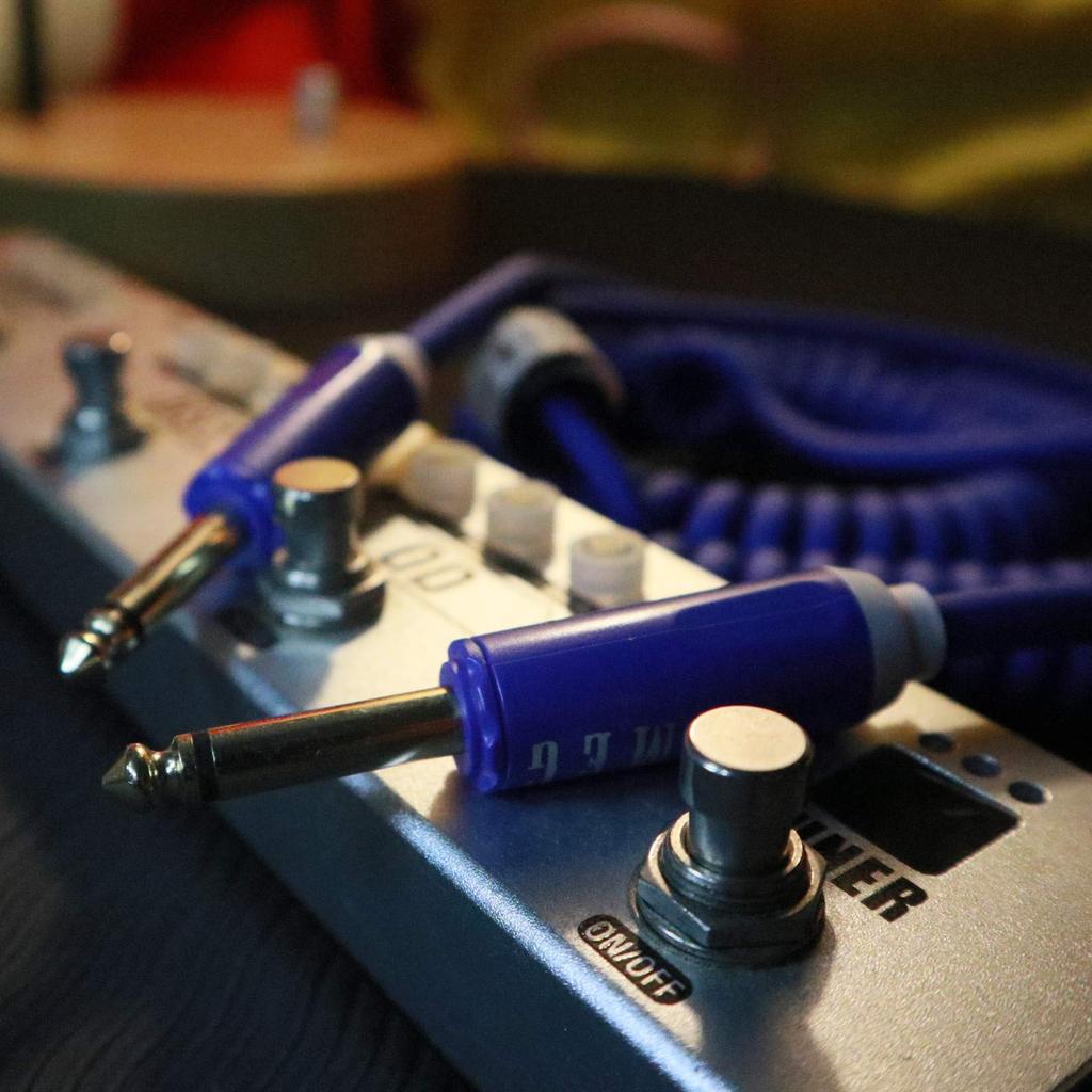 Aestivate Guitar Coiled Cable, Bass Shielded, Curled Cord with 6.35mm Stereo Plug, Instrument Cable, 20 Feet6m (Blue)