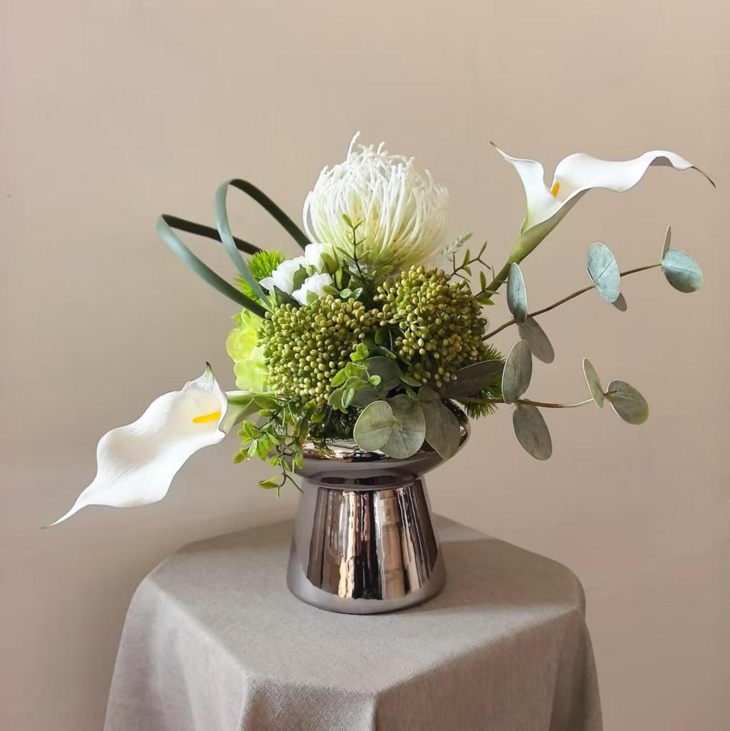 M442 White & Green Handheld Bouquet: Simulation Flower Props for Photography, Travel, Wedding, and Home Decor.