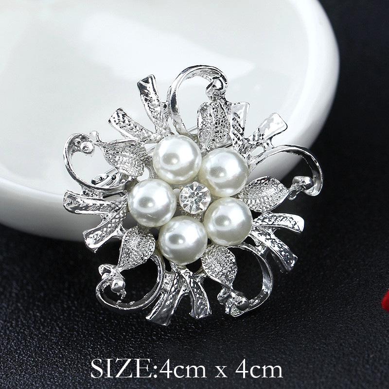Spilla Corona di Perle e Strass di Cristallo Coreano - Spilla Versatile per Sciarpe da Donna con Spedizione Gratuita
