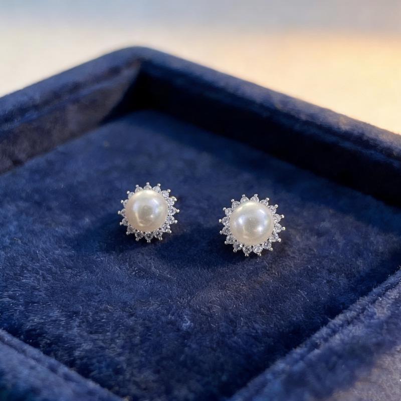 Beixi Silver Sunflower Stud Earrings: S999 Silver Needle, Shell Pearl, Rhinestones, Classic & Elegant Design.