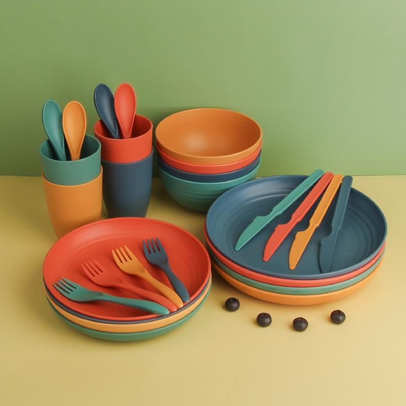 Outdoor Portable 32-piece Plastic Tableware Set of Wheat Straw Bowls, Plates, Cups, Knives, Forks and Spoons