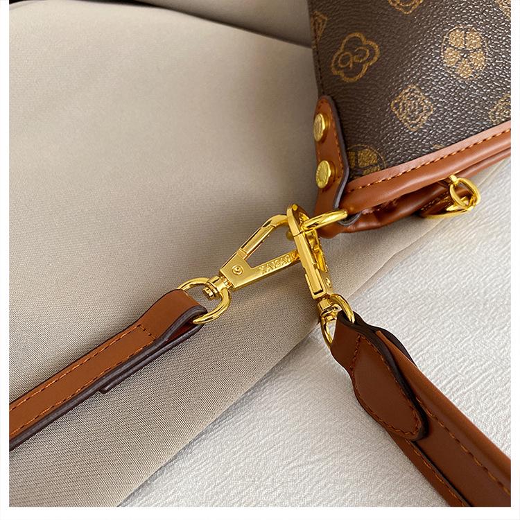 2025 Autumn Women's Versatile Large Capacity Retro Tote Bag for Daily Use and Commute