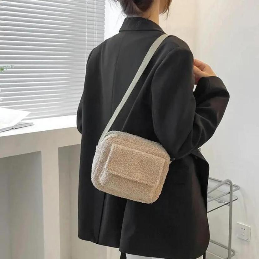 1 Pcs Solid Color Furry One Shoulder Underarm Small Square Bag Popular New Style Trendy And Stylish Wool Plush Women's Bag