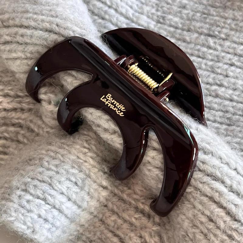 Vintage Wave Combing Hairpin for Women, High-end Style, with Large Clasp At The Back of The Head, Resembling A Big Shark Clip.