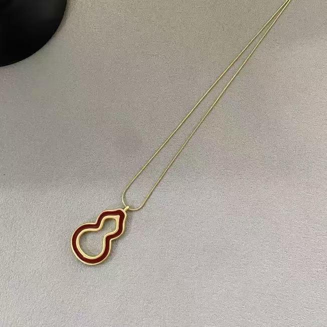 

Hollow Gourd Necklace - Retro Chinese Style Pendant with Light Luxury and Versatile Design for Sweaters