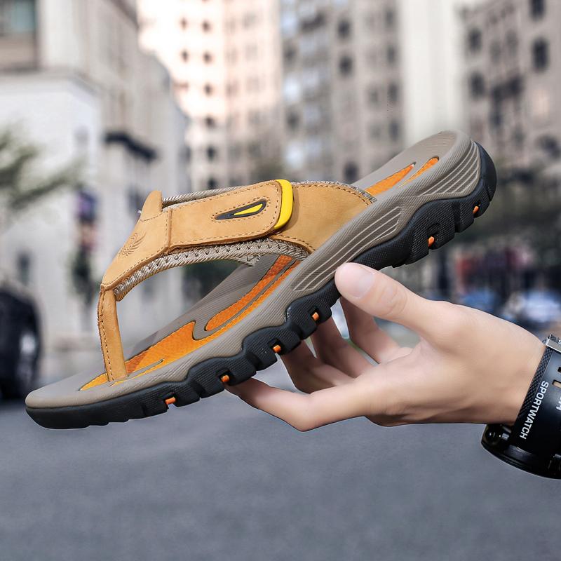 Fashion Non-Slip Sole Lightweight Walking Slippers 2025 New All-match Flats Men's Leather Flip Flops Soft Comfortable Beach Sandals