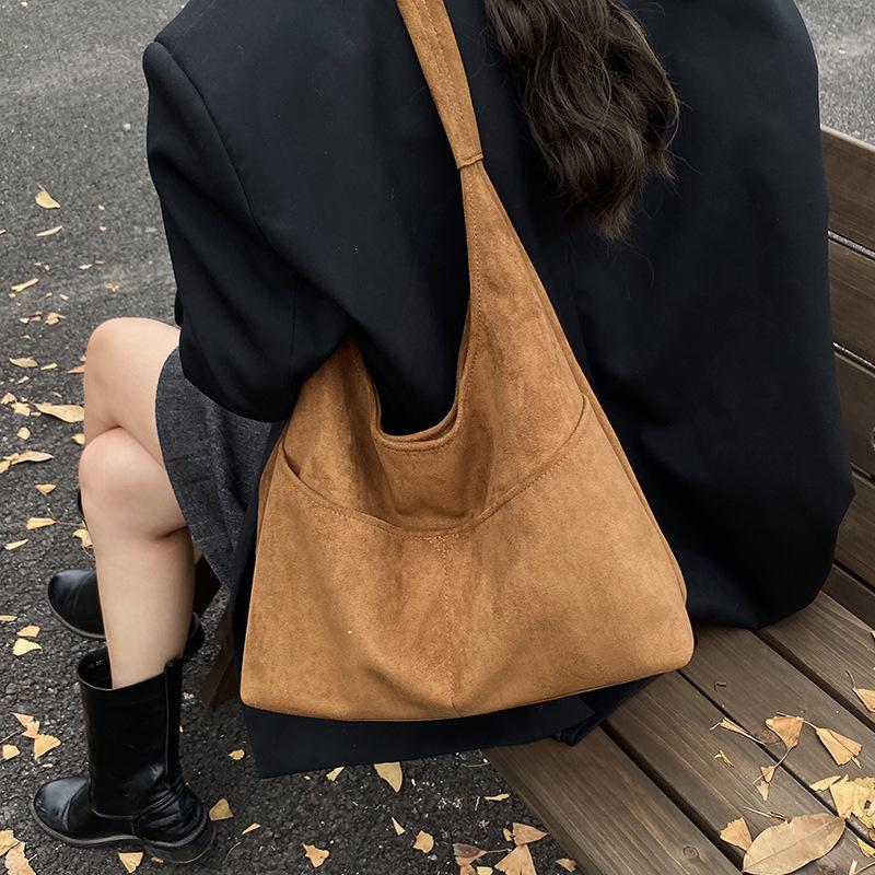 Frosted retro bag women's large-capacity 2025 new autumn and winter shoulder child and mother bag texture commuter tote bag