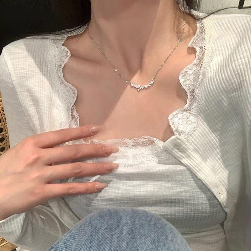 Korean Pearl Necklace: High-End Silver Clavicle Chain with Niche Design, Perfect for Light Luxury and Sweater Pendants.