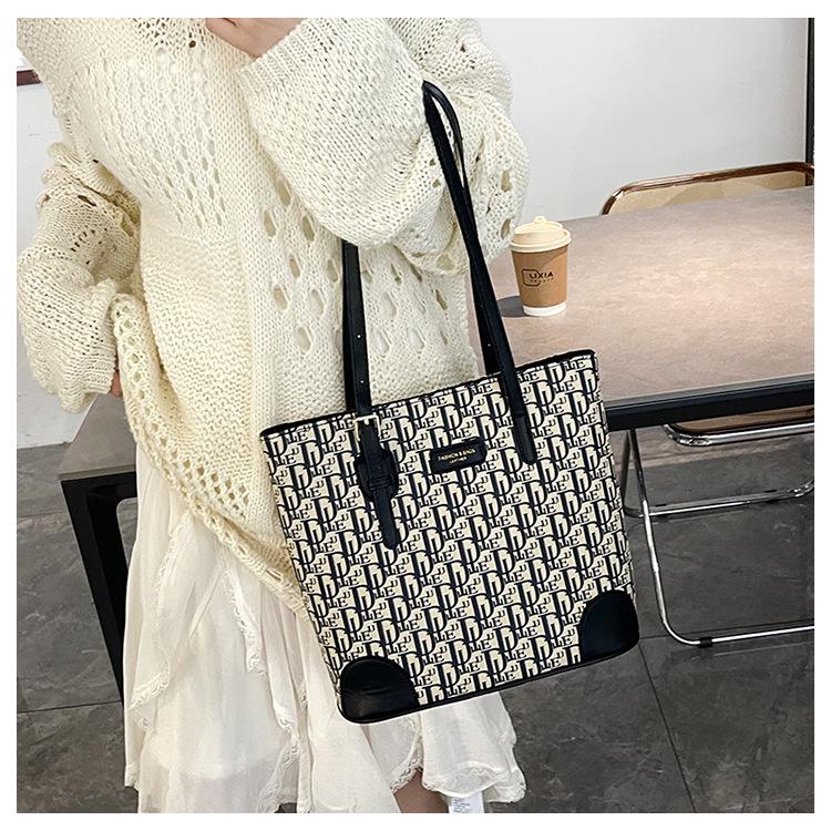 Retro Flower Print Large Capacity Tote Bag - High-End Fashion Handbag for Students