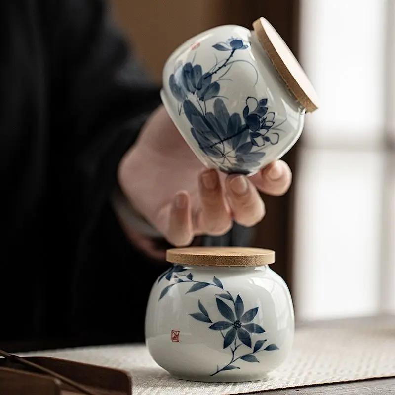 Chinese Style Under Glaze Color Hand-painted Blue and White Tea Jar Small Sealed Jar Tea Food Storage Decoration