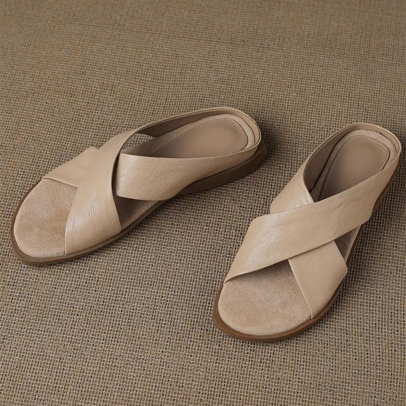 Fashion High Quality Flat Slippers Women Fashion Pointed Toe Cross Tied Brand Designer Slippers Comfort Open Toe Non Slip Beach Sandals