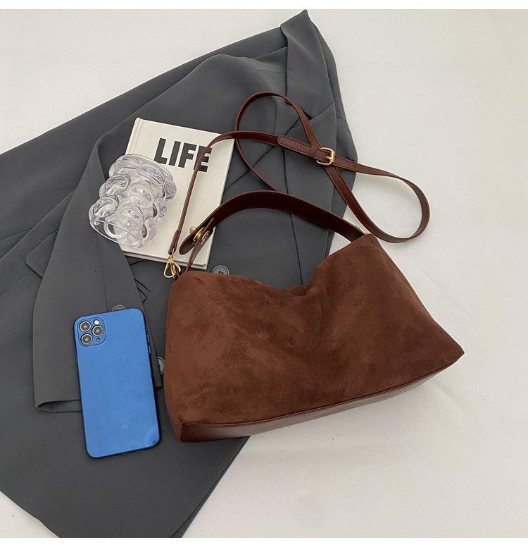 2025 Retro Deerskin Frosted Shoulder Crossbody Bag for Women: High-End Autumn/Winter Fashion