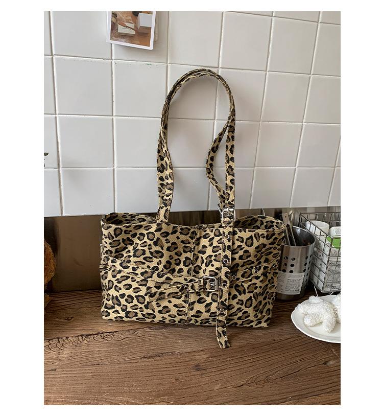 

Korean version of retro leopard print large-capacity commuter tote bag high-end underarm shoulder bag niche design shoulder bag