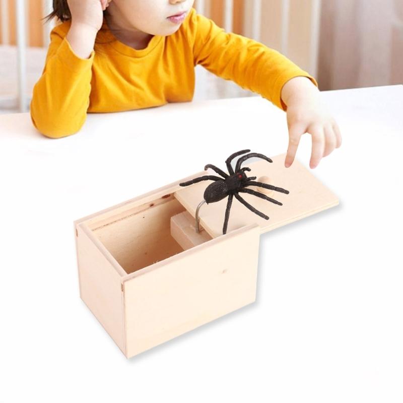 Novelty Joke Spiders In a Box Toy Lifelikes Surpriss Portable Accessory for Party Supplies and Office Supplies Pranks