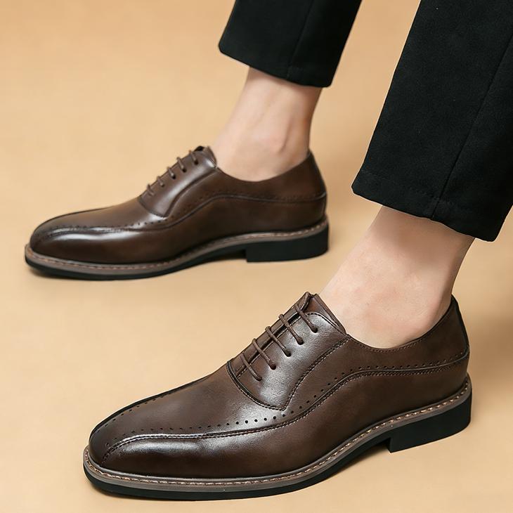 Designer New Britain Pointed Lace Up Brogues Oxford Shoes For Men Brand Fashion Wedding Dress Party Homecoming Formal  Footwear