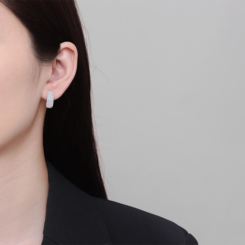 Elegant Gold-Plated Copper Hoop Earrings with Versatile Backs for a Sophisticated Look