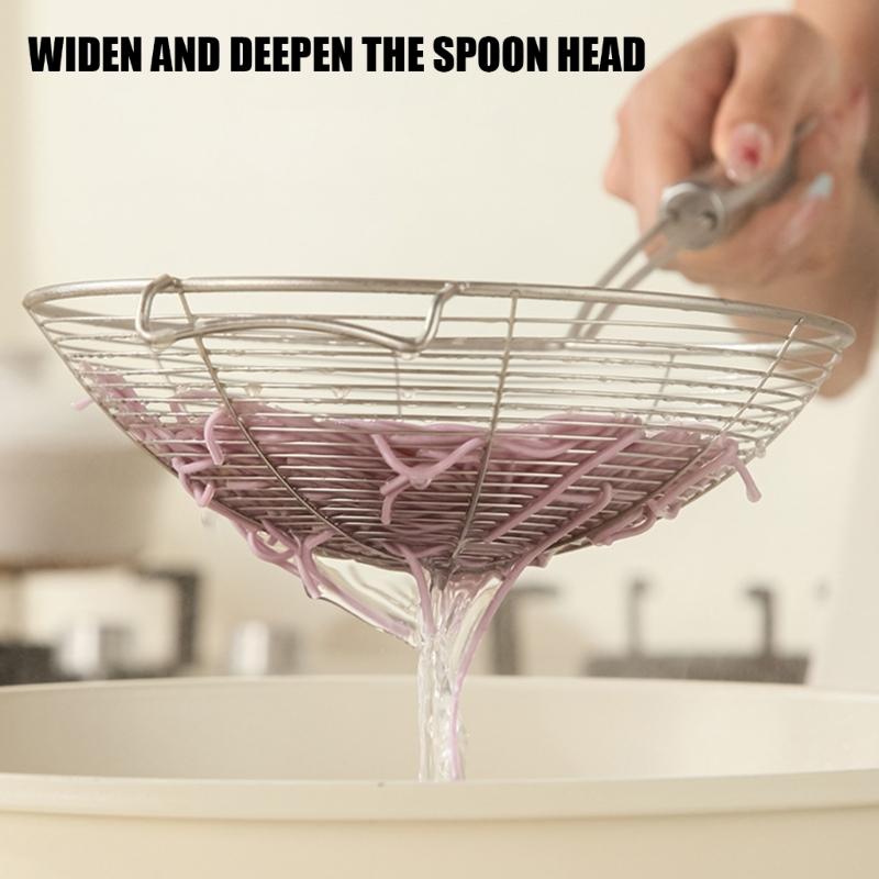 Long Handle Skimmer Spoon Stainless Steels Spiders Wire Strainer Ladle with Hook for Boiling Noodles and Hot Pot Serving in Kitchen Use