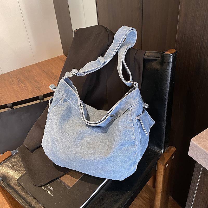 

Japanese large-capacity versatile denim messenger bag women s simple retro canvas bag male student shoulder bag crossbody светло-синий