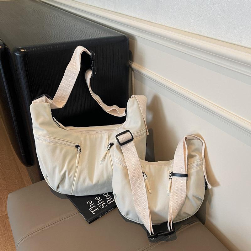 Premium Waterproof Messenger Bag Women's Fashion Sports Shoulder Bag Large Capacity Messenger Commuter Dumpling Bag