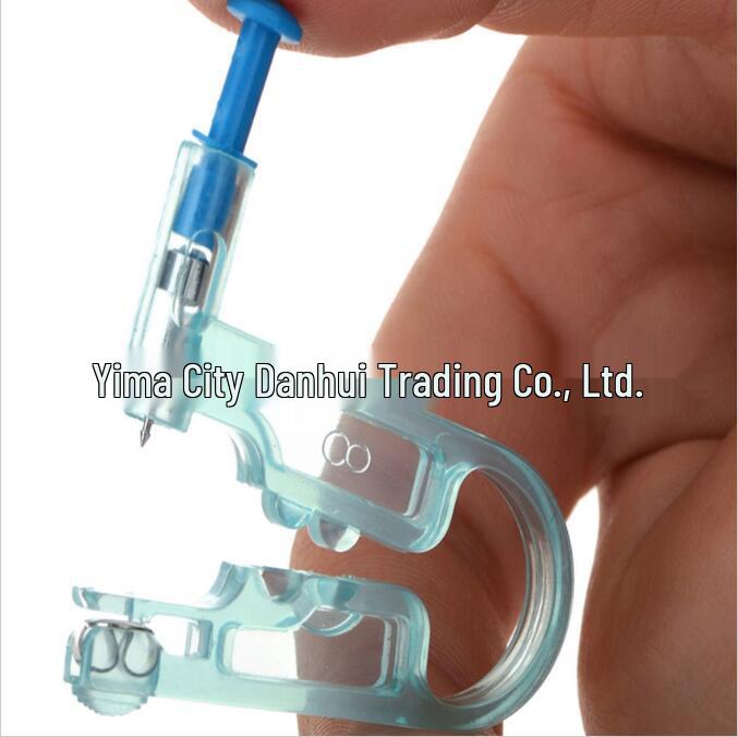 Fostmate Ear Piercing Kit with Diamond Studs & Alcohol Pads
