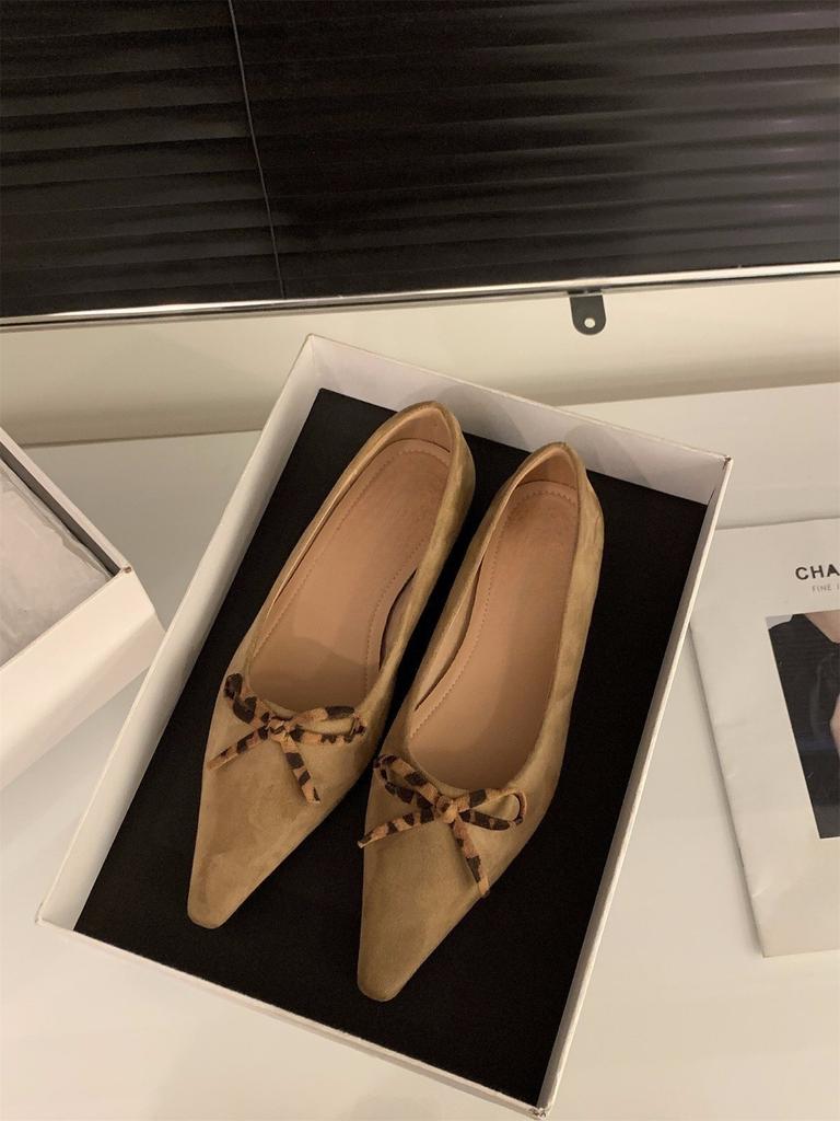 Französische flache schwarze spitze Einzel-Schuhe Damenschuhe 2025 neu Frühling und Herbst Retro Wildleder Schleife Pendlerschuhe