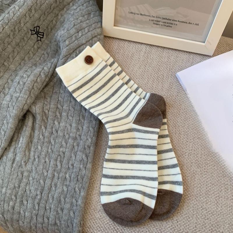 

Female Autumn and Winter New Product Button Color Stripes College Style Boneless Tube Cotton Socks 1 pair молоко, білий колір